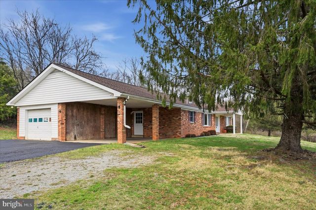 42 DOGWOOD LN, Bentonville, VA 22610