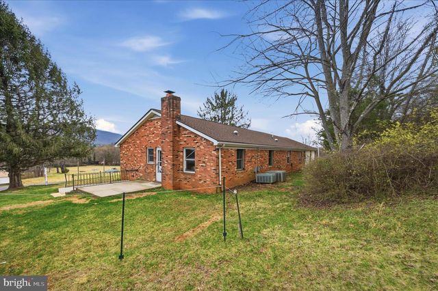 42 DOGWOOD LN, Bentonville, VA 22610