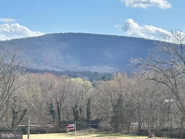 42 DOGWOOD LN, Bentonville, VA 22610