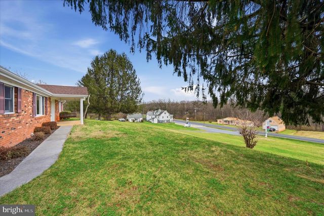 42 DOGWOOD LN, Bentonville, VA 22610