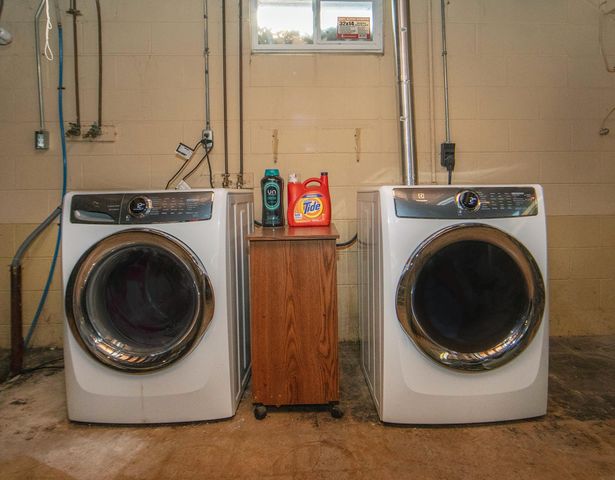 4548 E Washburn, Washburn, IA 50702