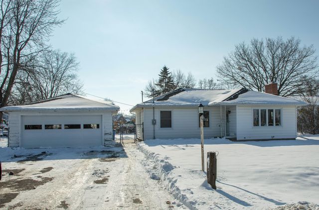 4548 E Washburn, Washburn, IA 50702