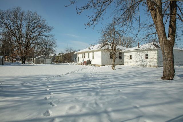 4548 E Washburn, Washburn, IA 50702