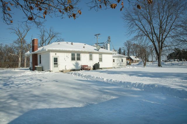 4548 E Washburn, Washburn, IA 50702
