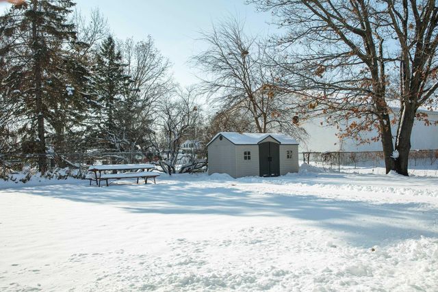 4548 E Washburn, Washburn, IA 50702