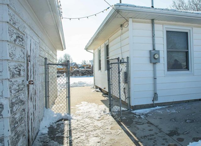 4548 E Washburn, Washburn, IA 50702