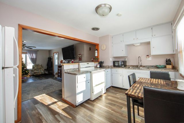 4548 E Washburn, Washburn, IA 50702