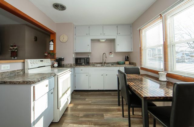 4548 E Washburn, Washburn, IA 50702