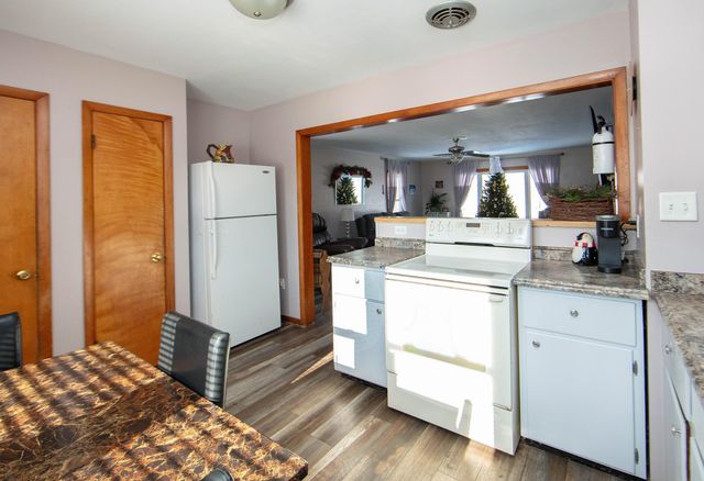 4548 E Washburn, Washburn, IA 50702