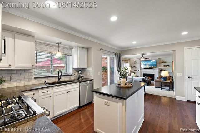 45697 Bryn Mawr Road, Canton, MI 48187
