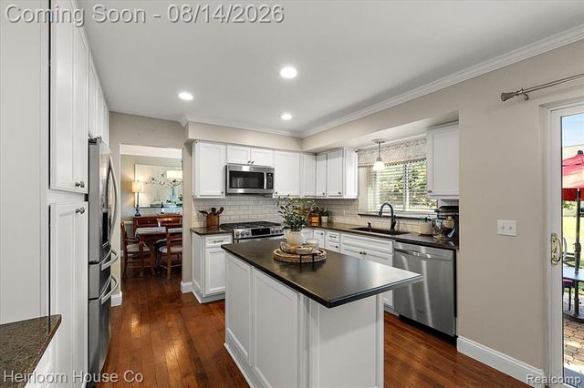45697 Bryn Mawr Road, Canton, MI 48187