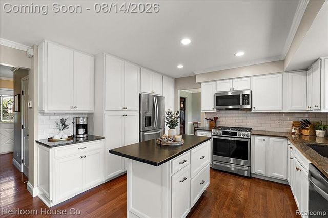 45697 Bryn Mawr Road, Canton, MI 48187