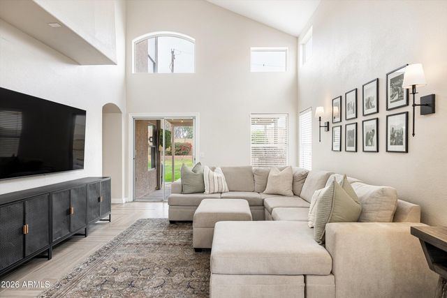 4758 E CHARLESTON Avenue, Phoenix, AZ 85032