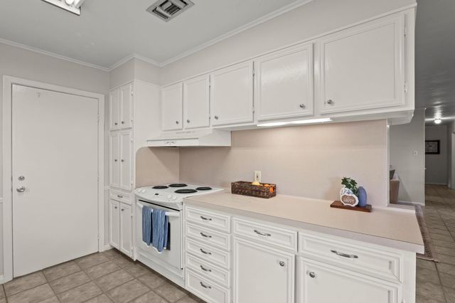 18053 Highway 105, Sour Lake, TX 77659