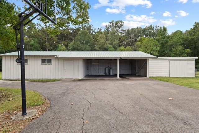 18053 Highway 105, Sour Lake, TX 77659