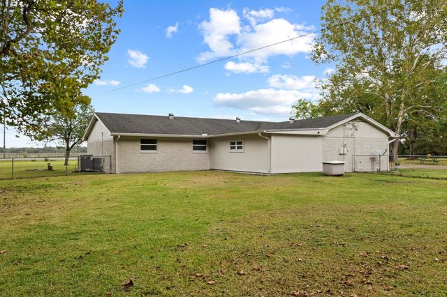 18053 Highway 105, Sour Lake, TX 77659