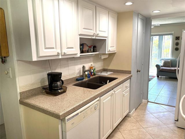 620 Tennis Club Drive 105, Fort Lauderdale, FL 33311