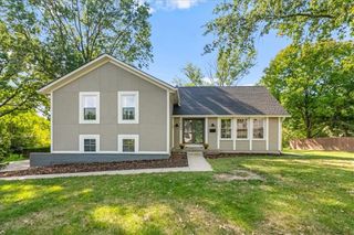 9805 W 104th Terrace, Overland Park, KS 66212