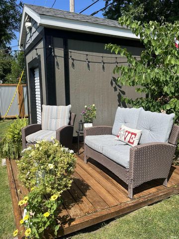 1915 Rockne Drive, South Bend, IN 46617