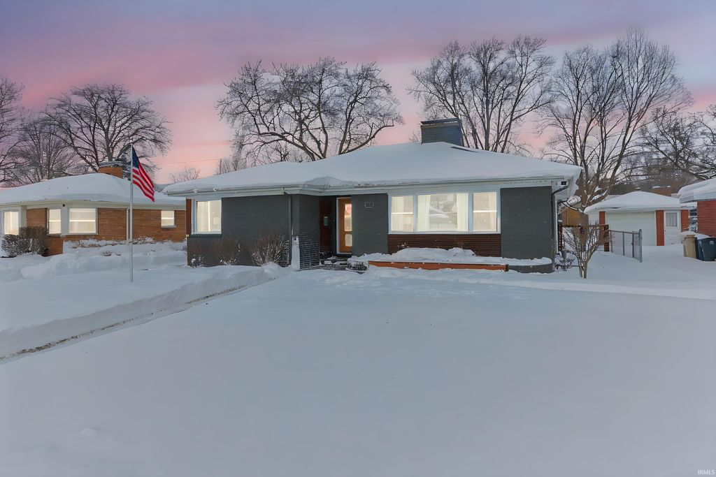 1915 Rockne Drive, South Bend, IN 46617