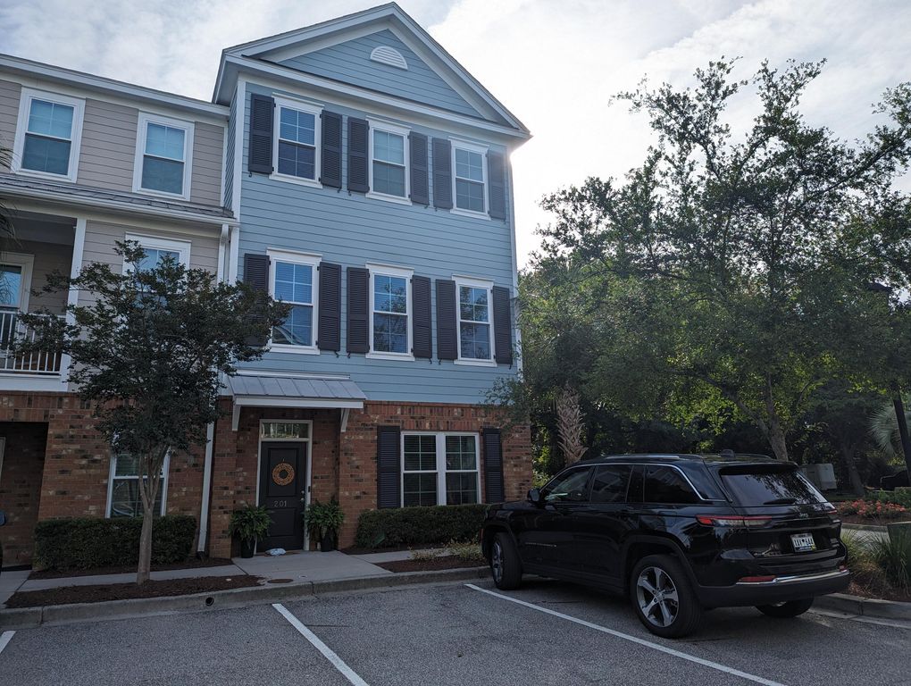 656 Coleman Boulevard 201, Mount Pleasant, SC 29464