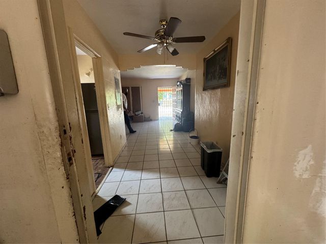 1300 NW 42nd St, Miami, FL 33142