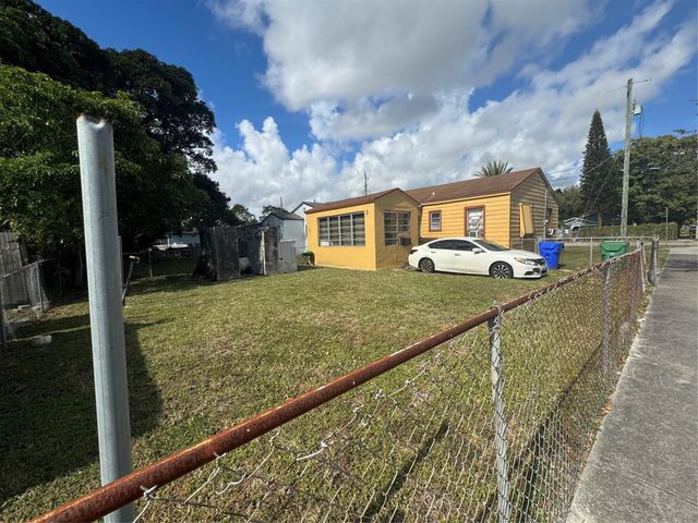 1300 NW 42nd St, Miami, FL 33142