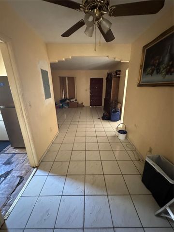 1300 NW 42nd St, Miami, FL 33142