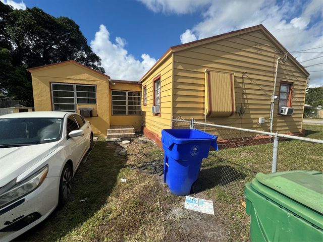 1300 NW 42nd St, Miami, FL 33142