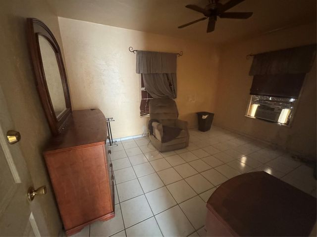 1300 NW 42nd St, Miami, FL 33142