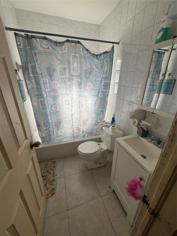 1300 NW 42nd St, Miami, FL 33142