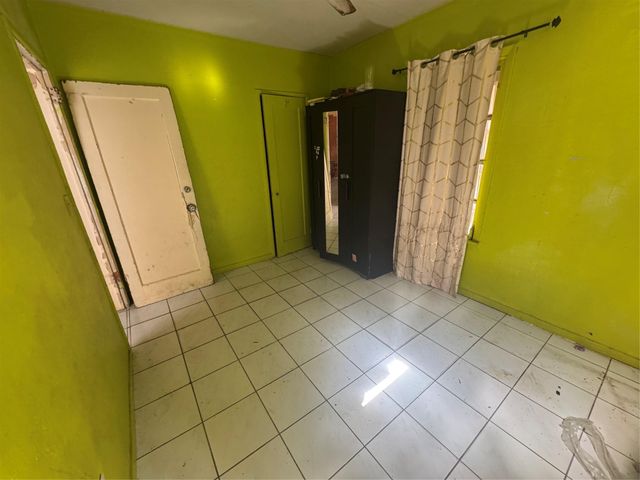 1300 NW 42nd St, Miami, FL 33142