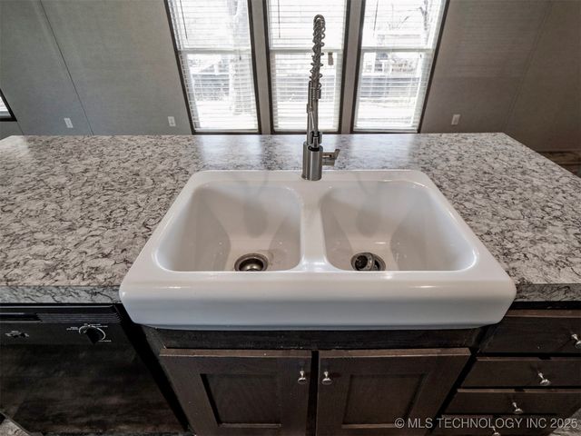 2109 Hawk Lane, Kingston, OK 73439