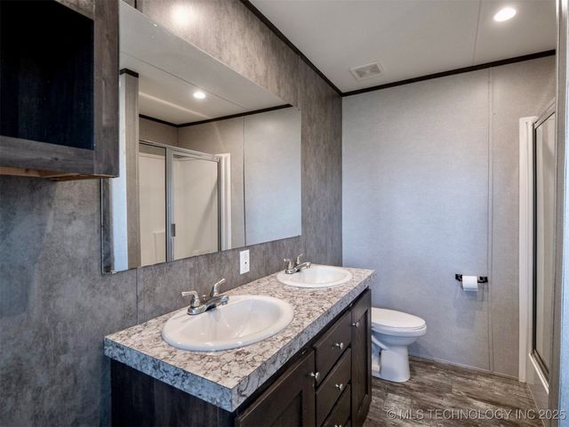 2109 Hawk Lane, Kingston, OK 73439