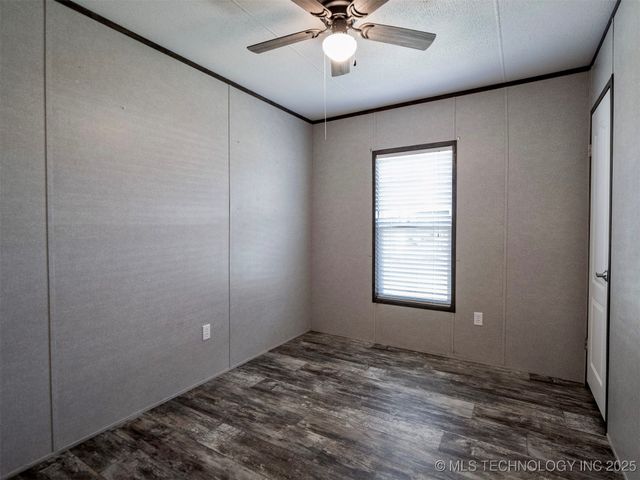 2109 Hawk Lane, Kingston, OK 73439