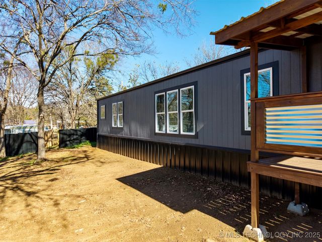 2109 Hawk Lane, Kingston, OK 73439