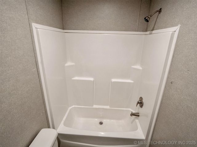 2109 Hawk Lane, Kingston, OK 73439