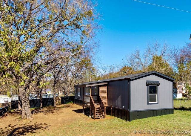 2109 Hawk Lane, Kingston, OK 73439