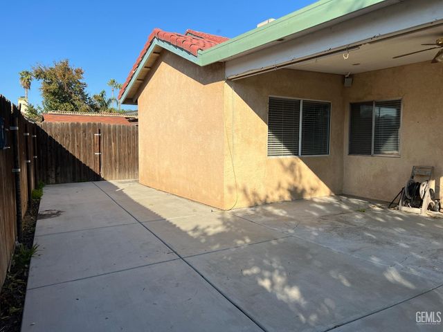 5513 Silver Crossing Street, Bakersfield, CA 93313