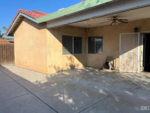 5513 Silver Crossing Street, Bakersfield, CA 93313