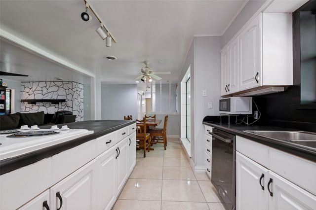 905 Ridgewood Terrace, Arlington, TX 76012