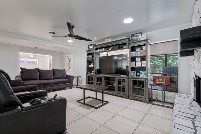 905 Ridgewood Terrace, Arlington, TX 76012