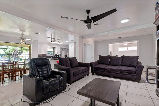 905 Ridgewood Terrace, Arlington, TX 76012