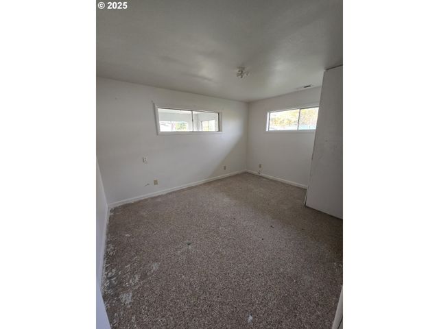 151 Nw SHERRY St, Winston, OR 97496