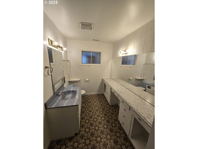 151 Nw SHERRY St, Winston, OR 97496