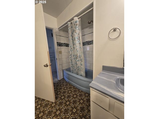 151 Nw SHERRY St, Winston, OR 97496