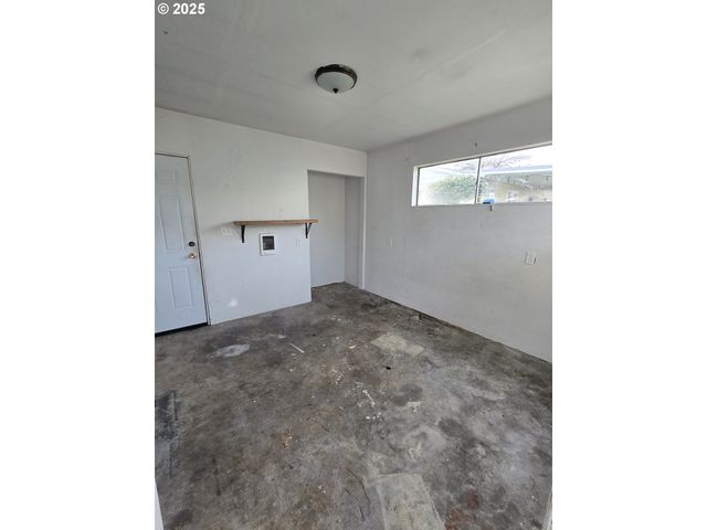 151 Nw SHERRY St, Winston, OR 97496