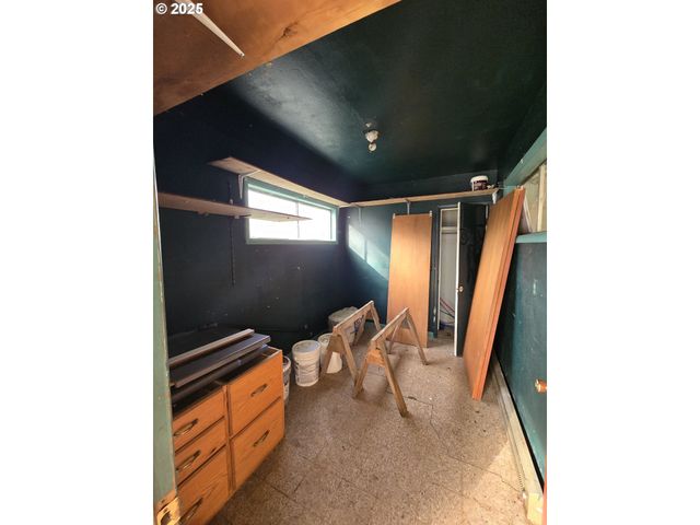 151 Nw SHERRY St, Winston, OR 97496