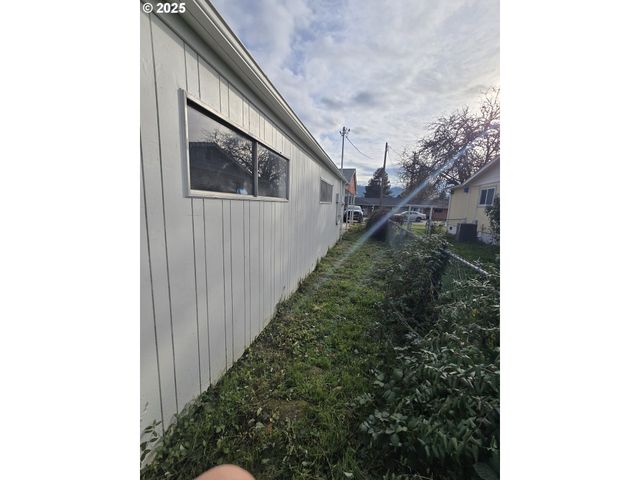 151 Nw SHERRY St, Winston, OR 97496