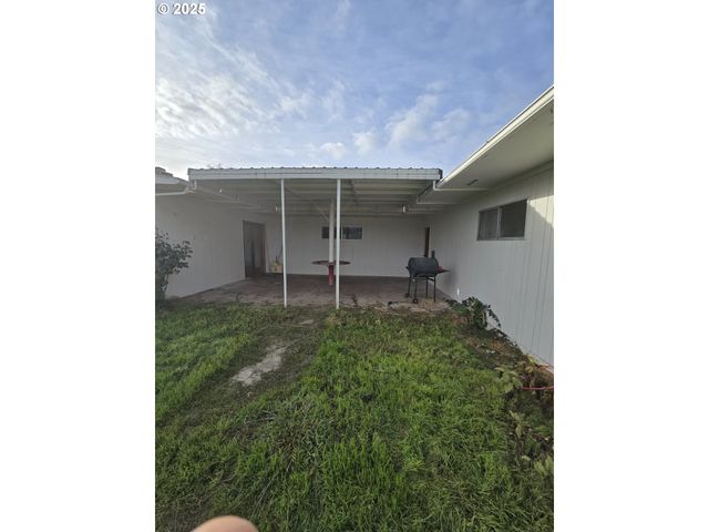 151 Nw SHERRY St, Winston, OR 97496